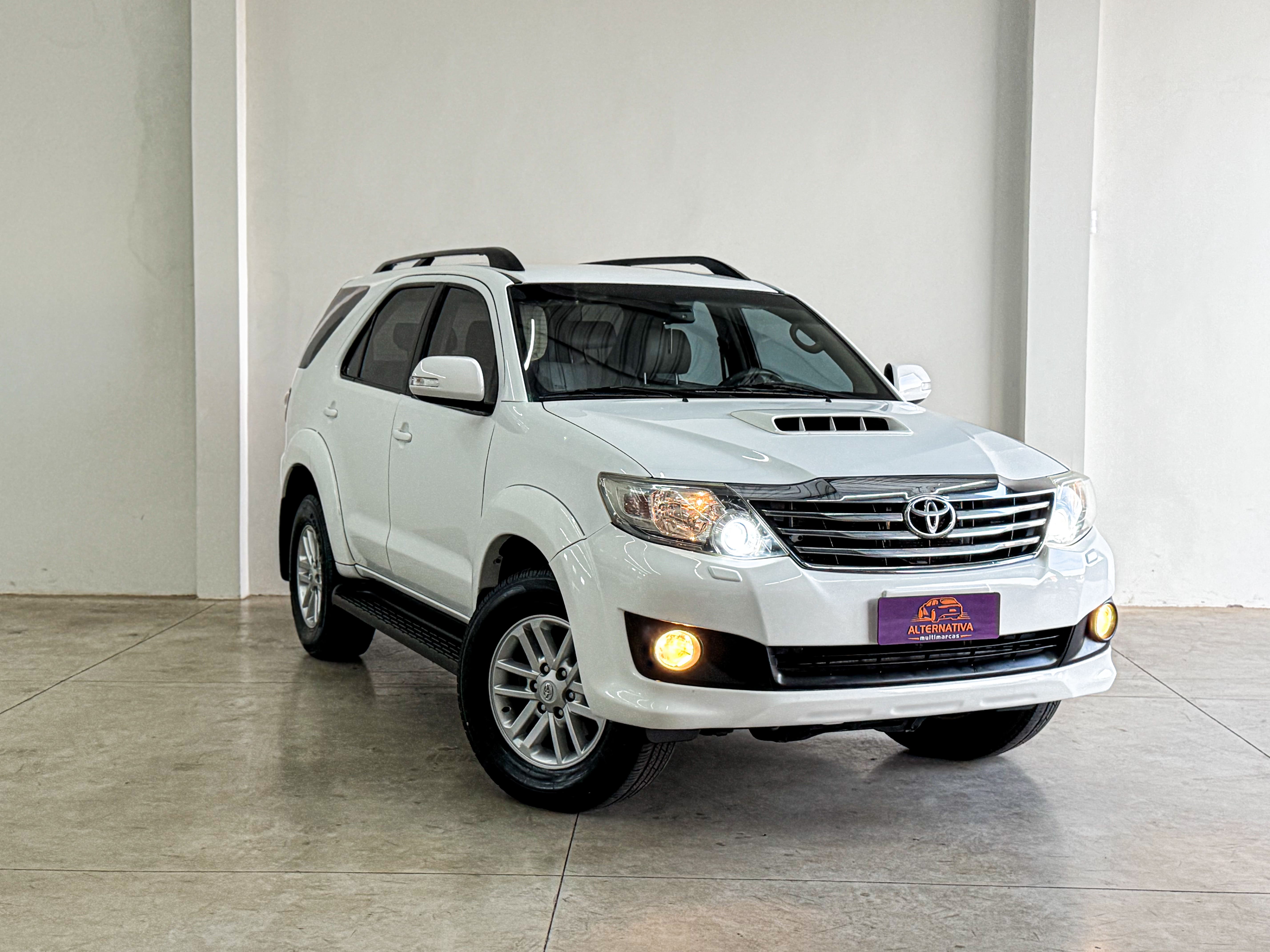 TOYOTA HILUX SW4 SRV 3.0 TURBO DIESEL 4X4 AUTOMÁTICA | 2013/2013